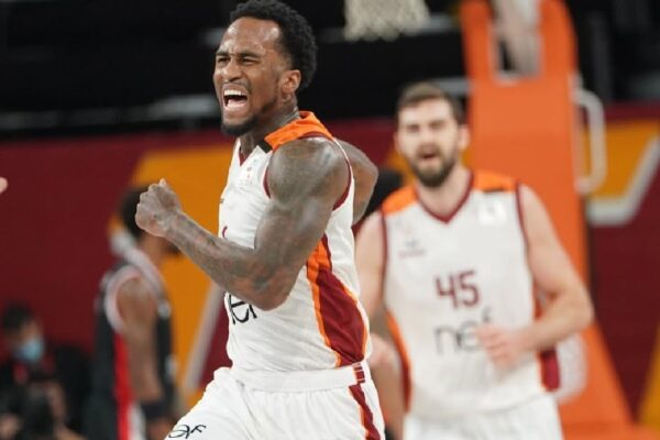 Dee Bost basketball
